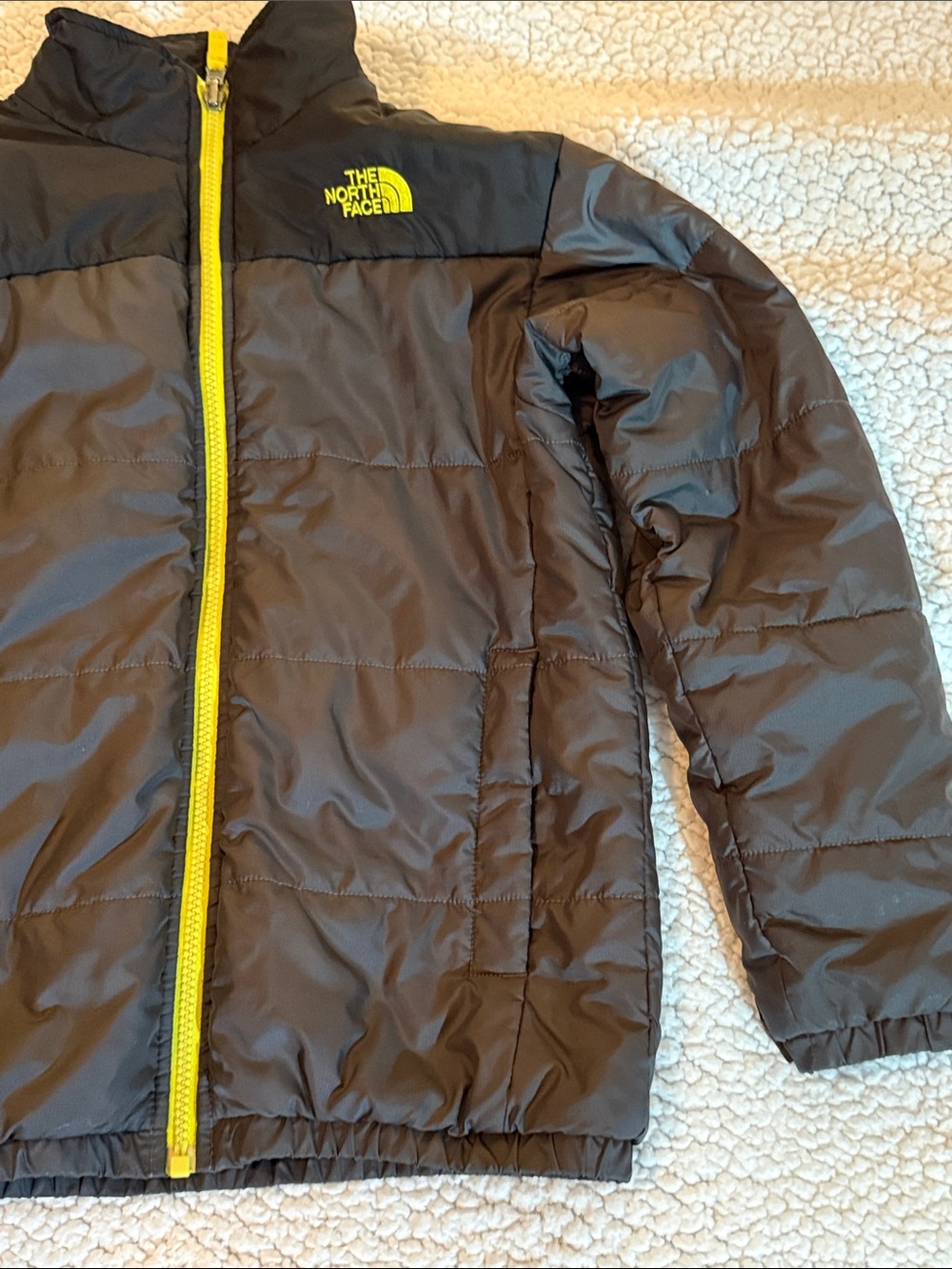 The North Face Kids Black Puffer Jacket with Yellow Zip Size M 10-12 - Picture 4 of 8